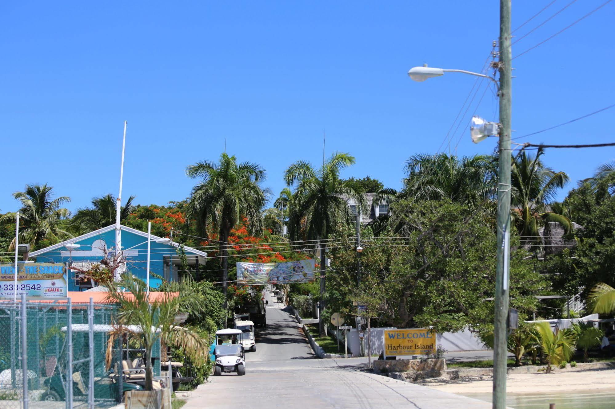 Tingum Village Hotel Dunmore Town Exterior photo